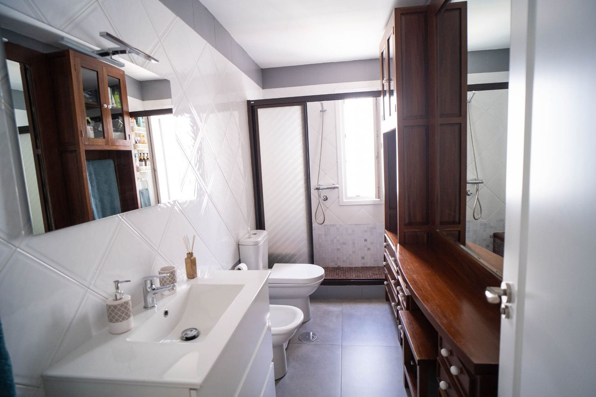 Se vende Pareada de 6 dormitorios en Costa Del Sol, Málaga, España