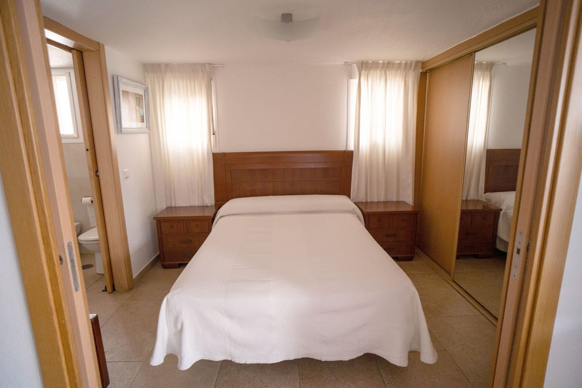 Se vende Pareada de 6 dormitorios en Costa Del Sol, Málaga, España