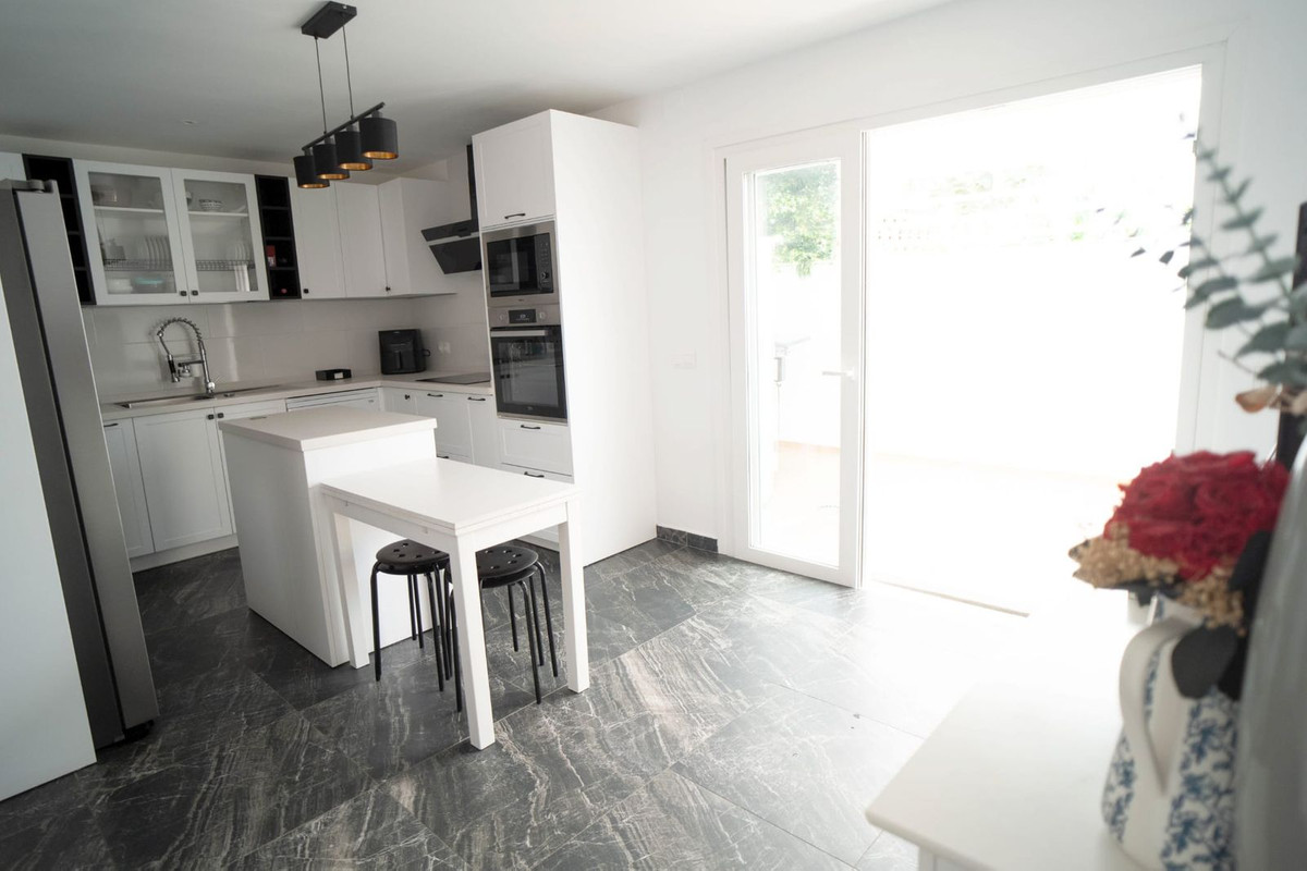 Se vende Pareada de 6 dormitorios en Costa Del Sol, Málaga, España