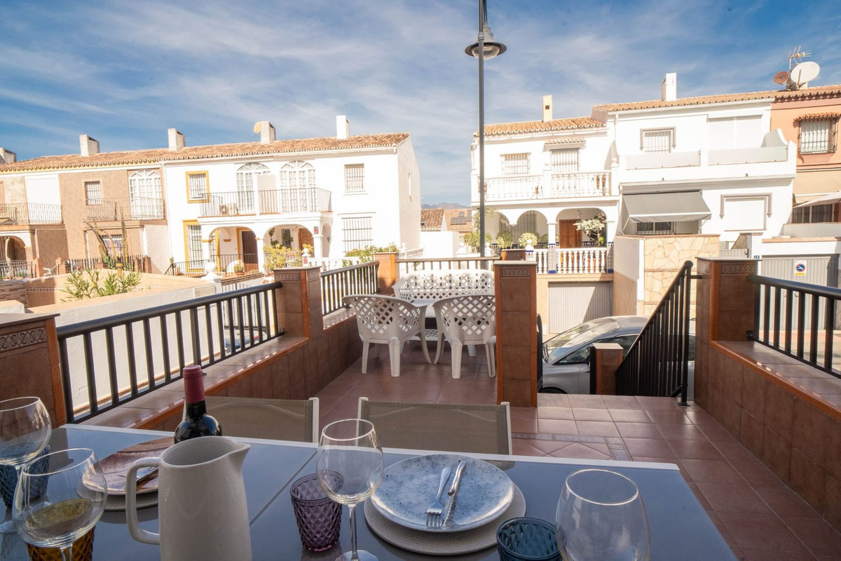 Se vende Pareada de 6 dormitorios en Costa Del Sol, Málaga, España