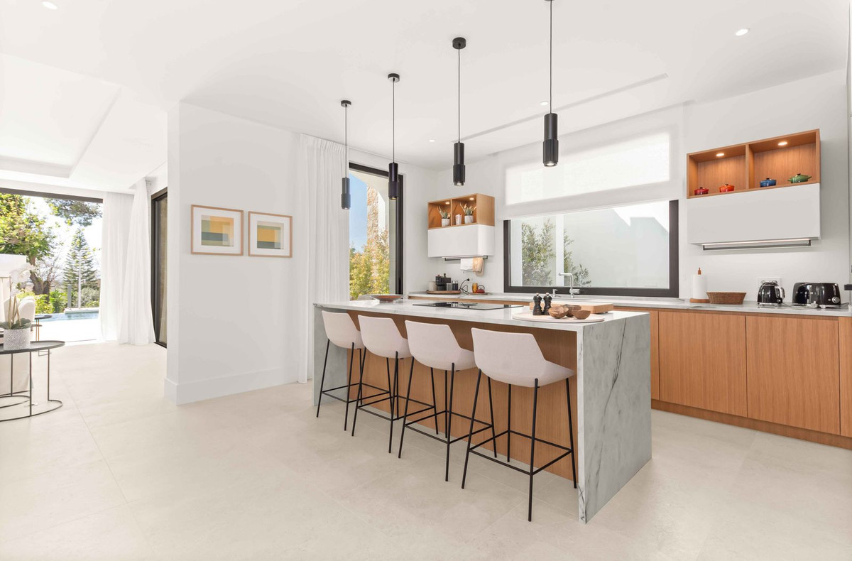 Se vende Villa - Chalet de 5 dormitorios en Costa Del Sol, Málaga, España