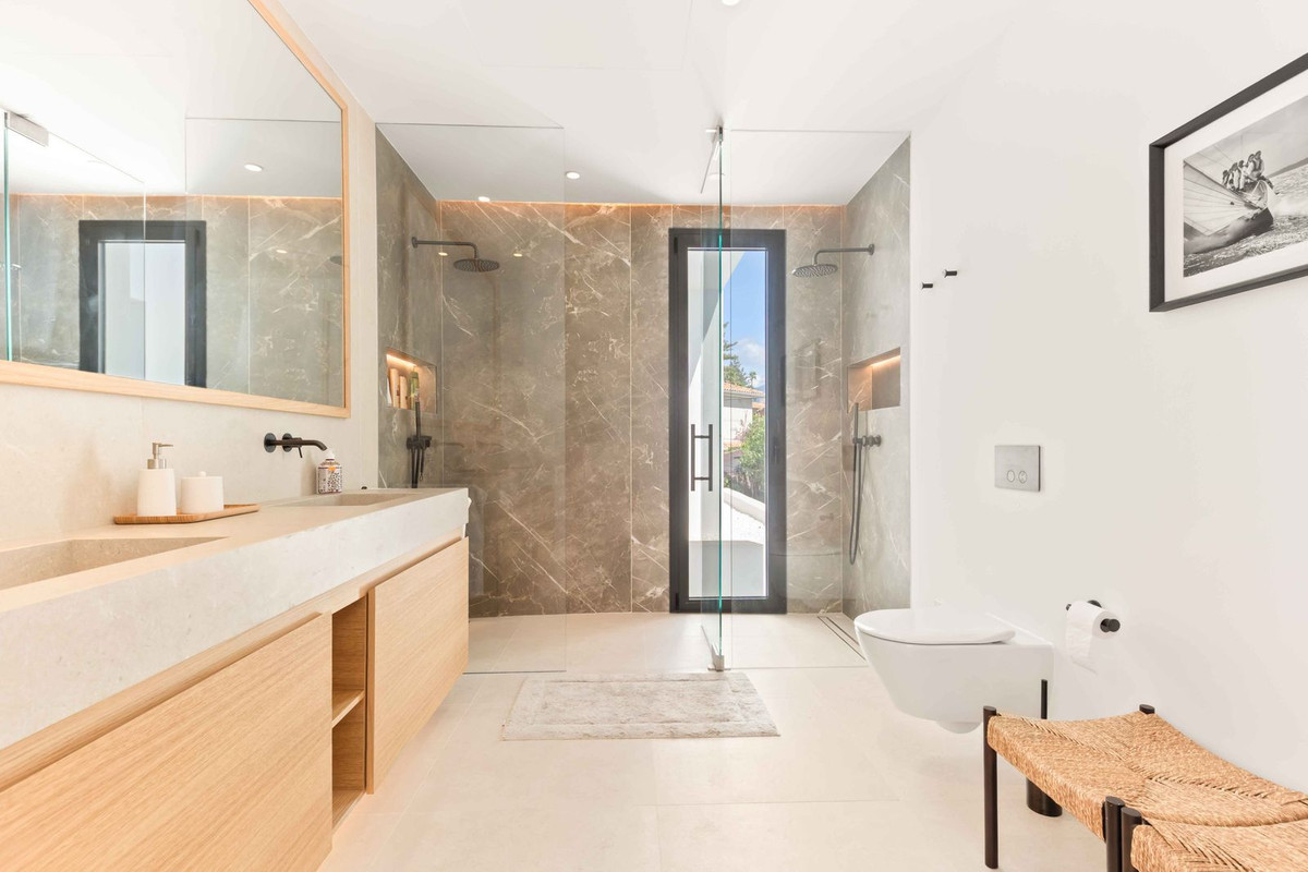 Se vende Villa - Chalet de 5 dormitorios en Costa Del Sol, Málaga, España