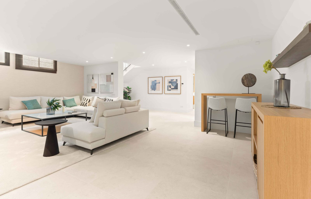 Se vende Villa - Chalet de 5 dormitorios en Costa Del Sol, Málaga, España