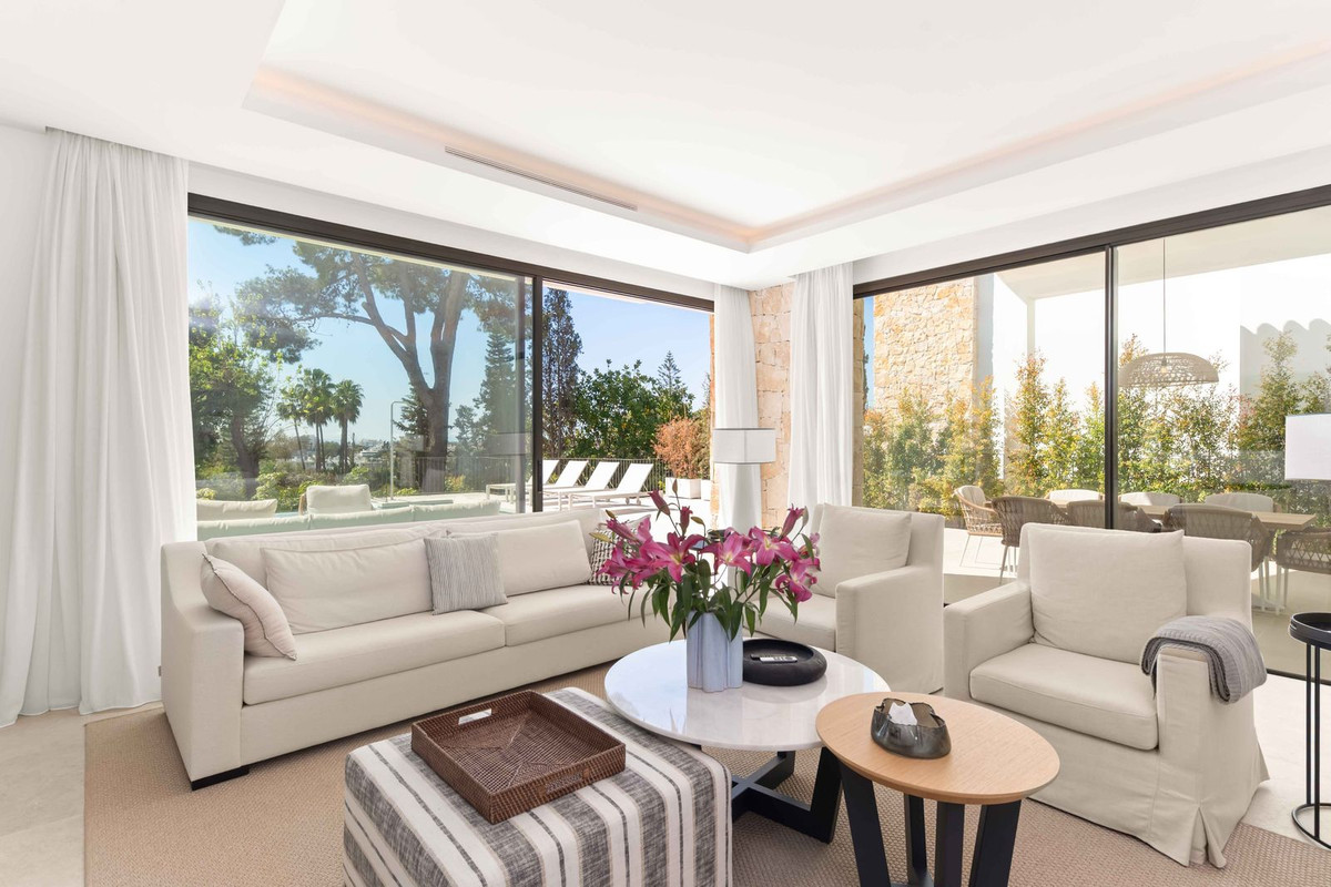 Se vende Villa - Chalet de 5 dormitorios en Costa Del Sol, Málaga, España
