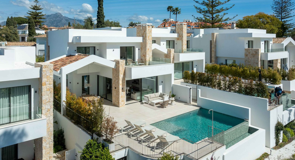Se vende Villa - Chalet de 5 dormitorios en Costa Del Sol, Málaga, España