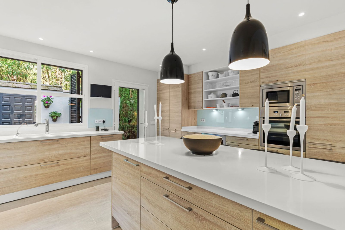 Se vende Villa - Chalet de 5 dormitorios en Costa Del Sol, Málaga, España