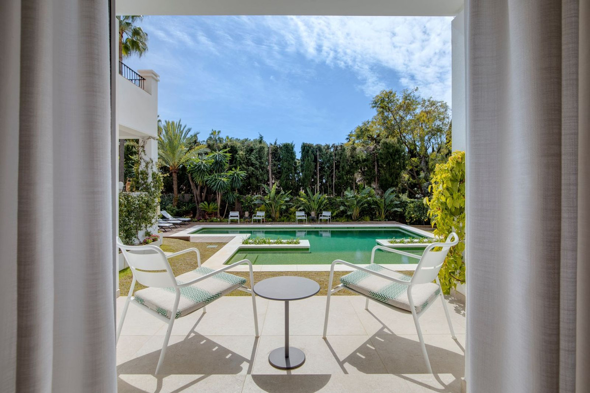 Se vende Villa - Chalet de 5 dormitorios en Costa Del Sol, Málaga, España