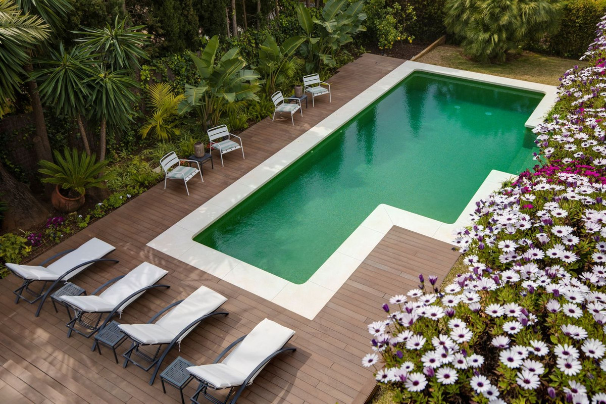 Se vende Villa - Chalet de 5 dormitorios en Costa Del Sol, Málaga, España