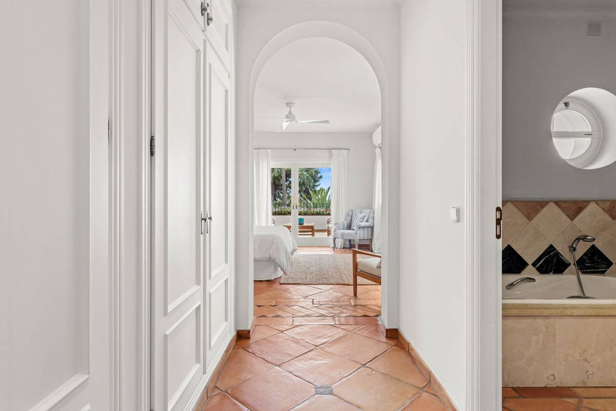 Se vende Villa - Chalet de 5 dormitorios en Costa Del Sol, Málaga, España