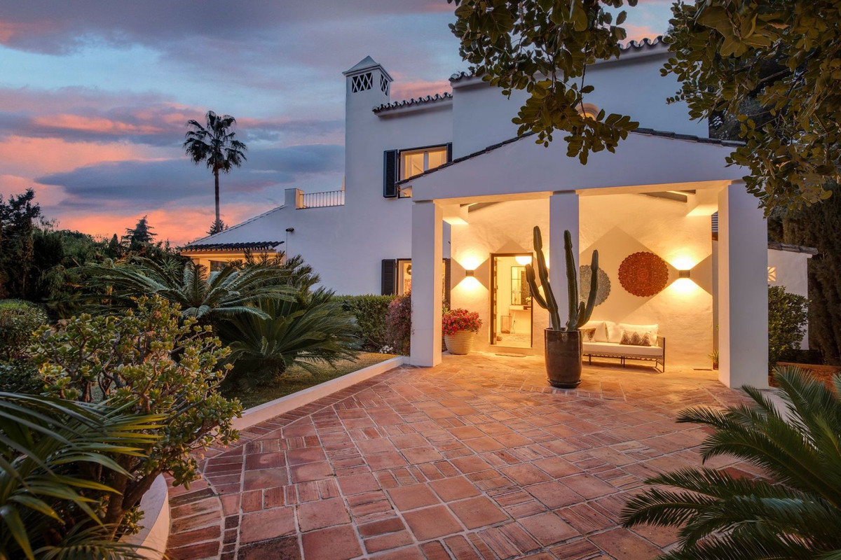 Se vende Villa - Chalet de 5 dormitorios en Costa Del Sol, Málaga, España