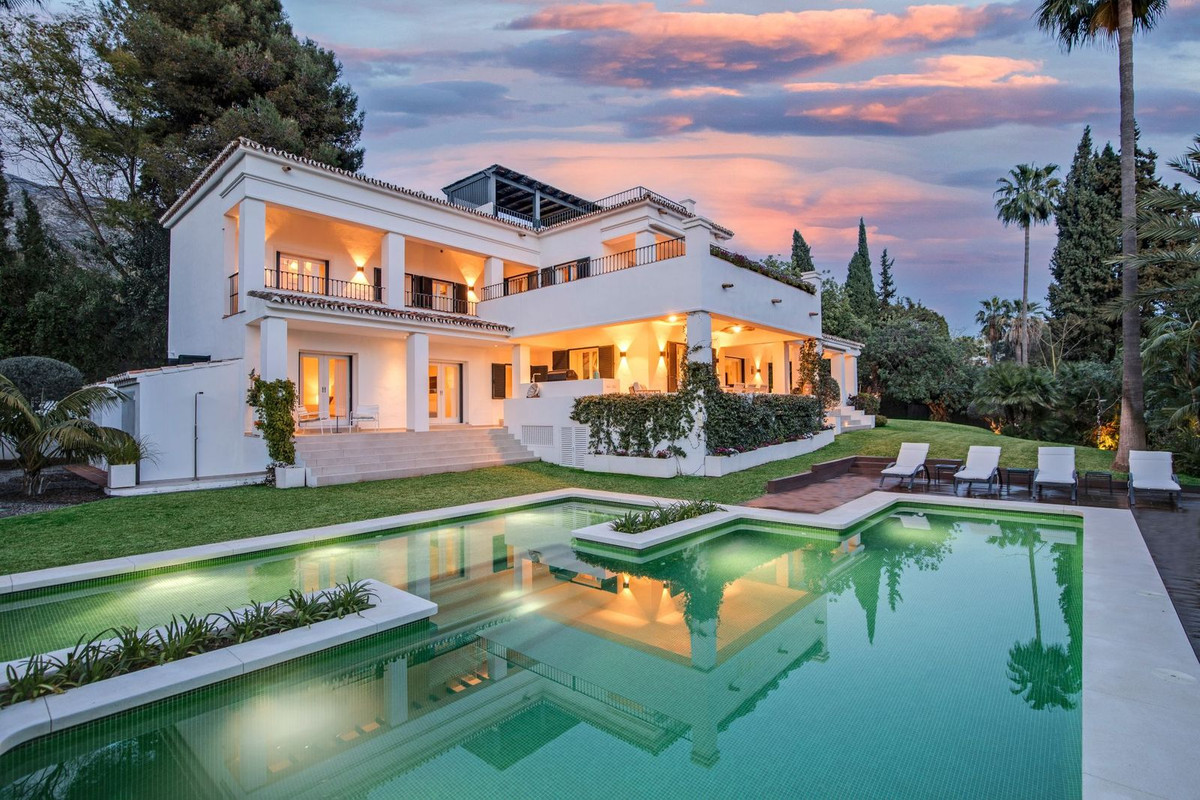Se vende Villa - Chalet de 5 dormitorios en Costa Del Sol, Málaga, España