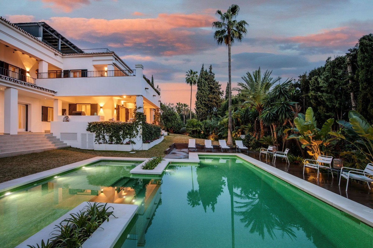 Se vende Villa - Chalet de 5 dormitorios en Costa Del Sol, Málaga, España