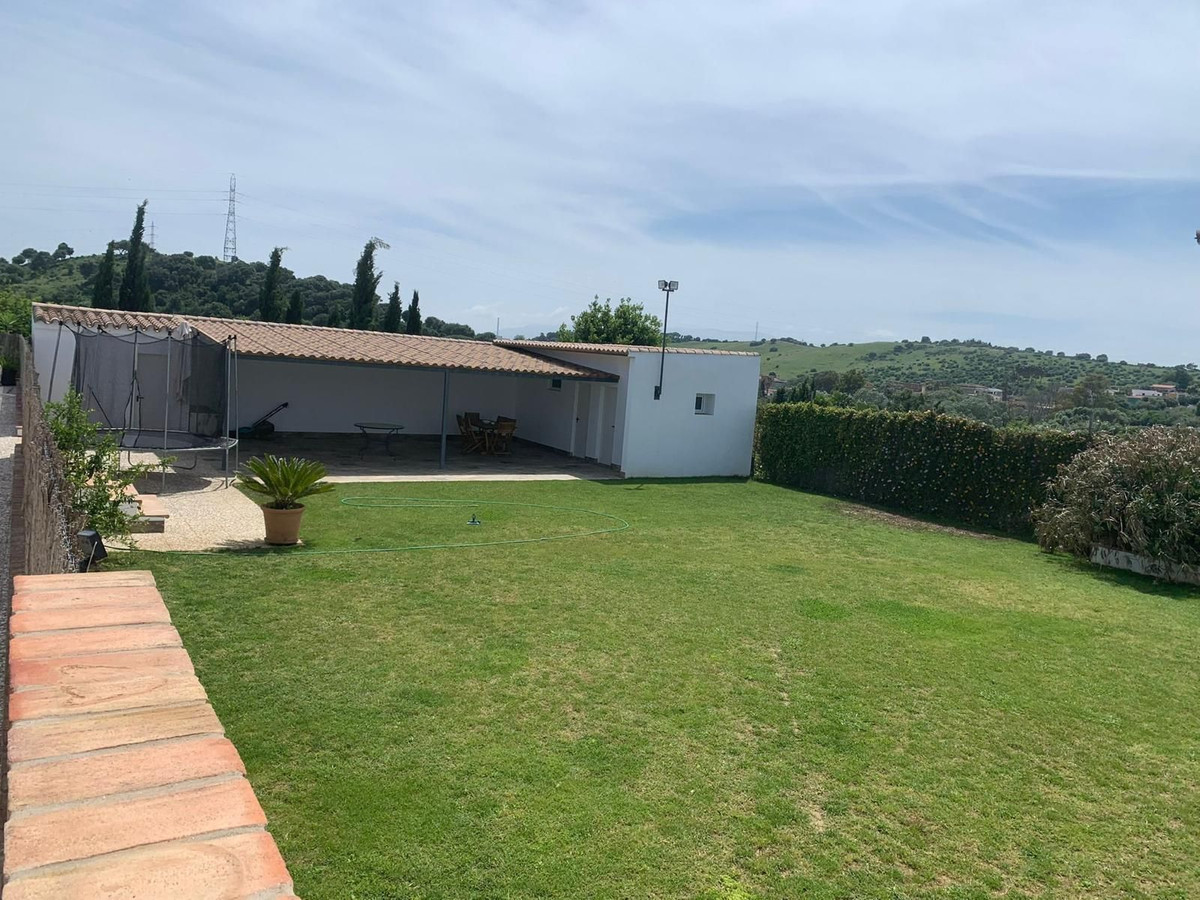Se vende Villa - Chalet de 5 dormitorios en Costa Del Sol, Cadiz, España