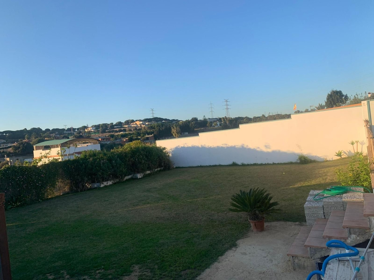 Se vende Villa - Chalet de 5 dormitorios en Costa Del Sol, Cadiz, España