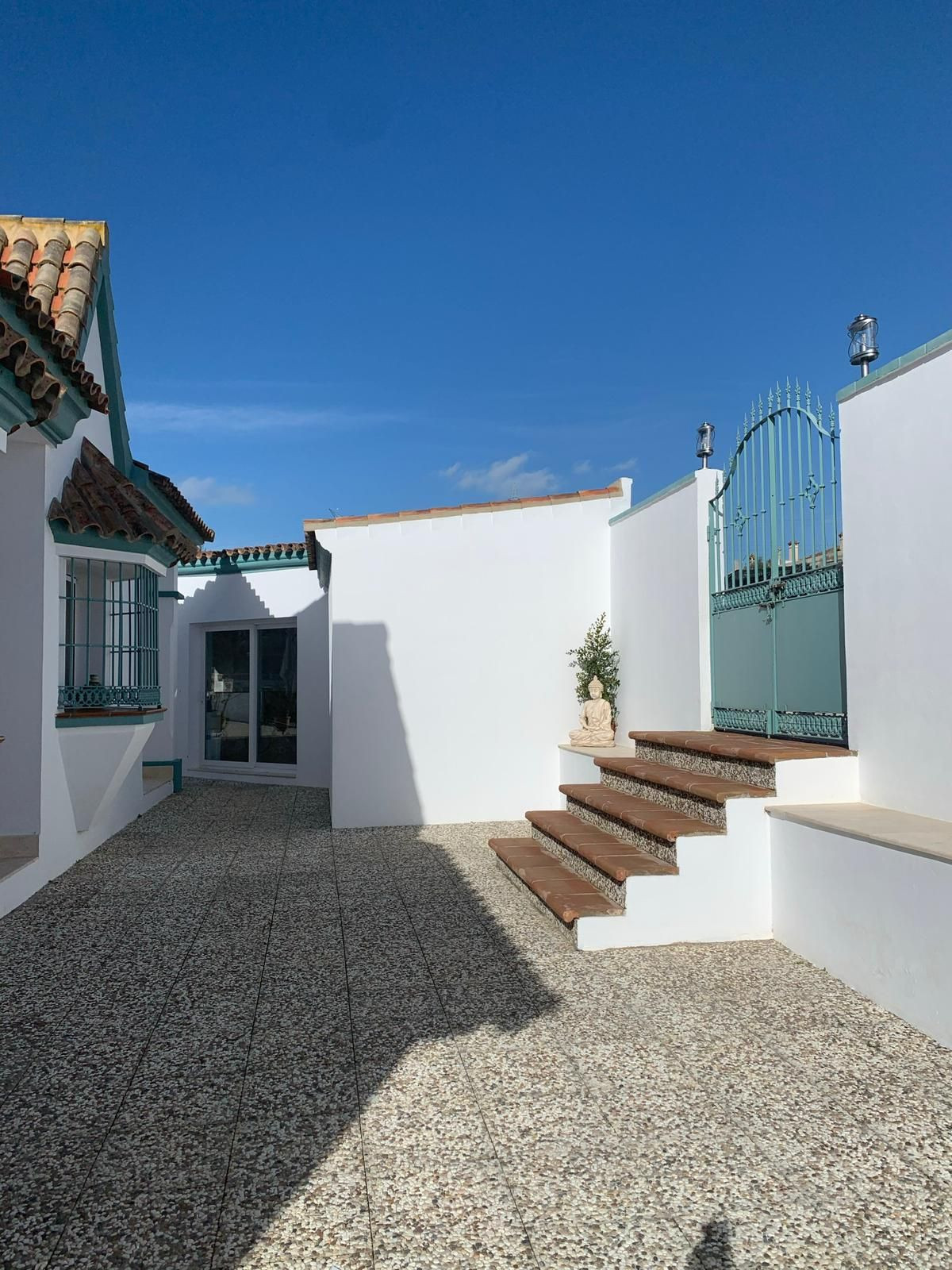 Se vende Villa - Chalet de 5 dormitorios en Costa Del Sol, Cadiz, España