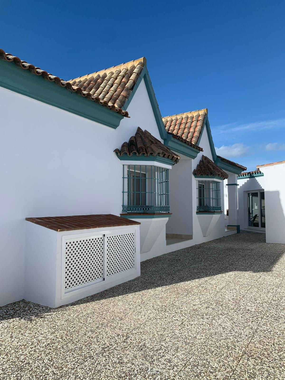 Se vende Villa - Chalet de 5 dormitorios en Costa Del Sol, Cadiz, España