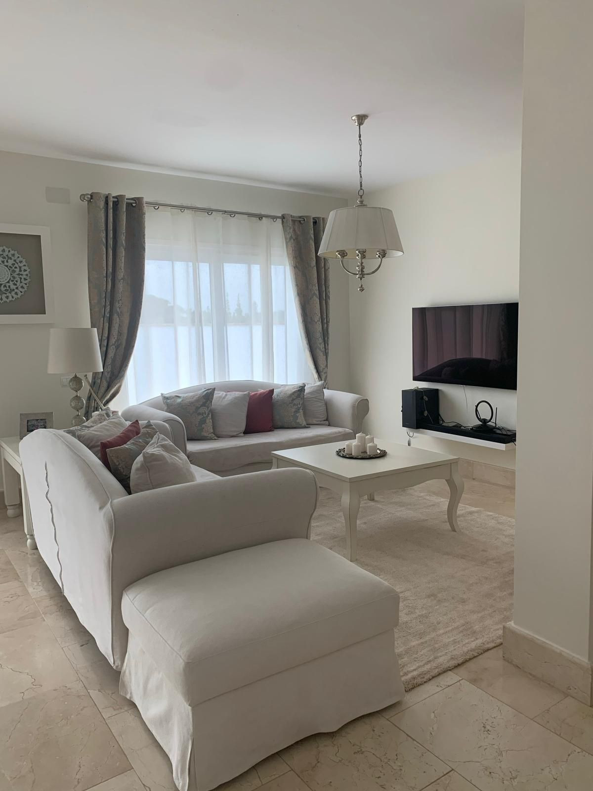 Se vende Villa - Chalet de 5 dormitorios en Costa Del Sol, Cadiz, España