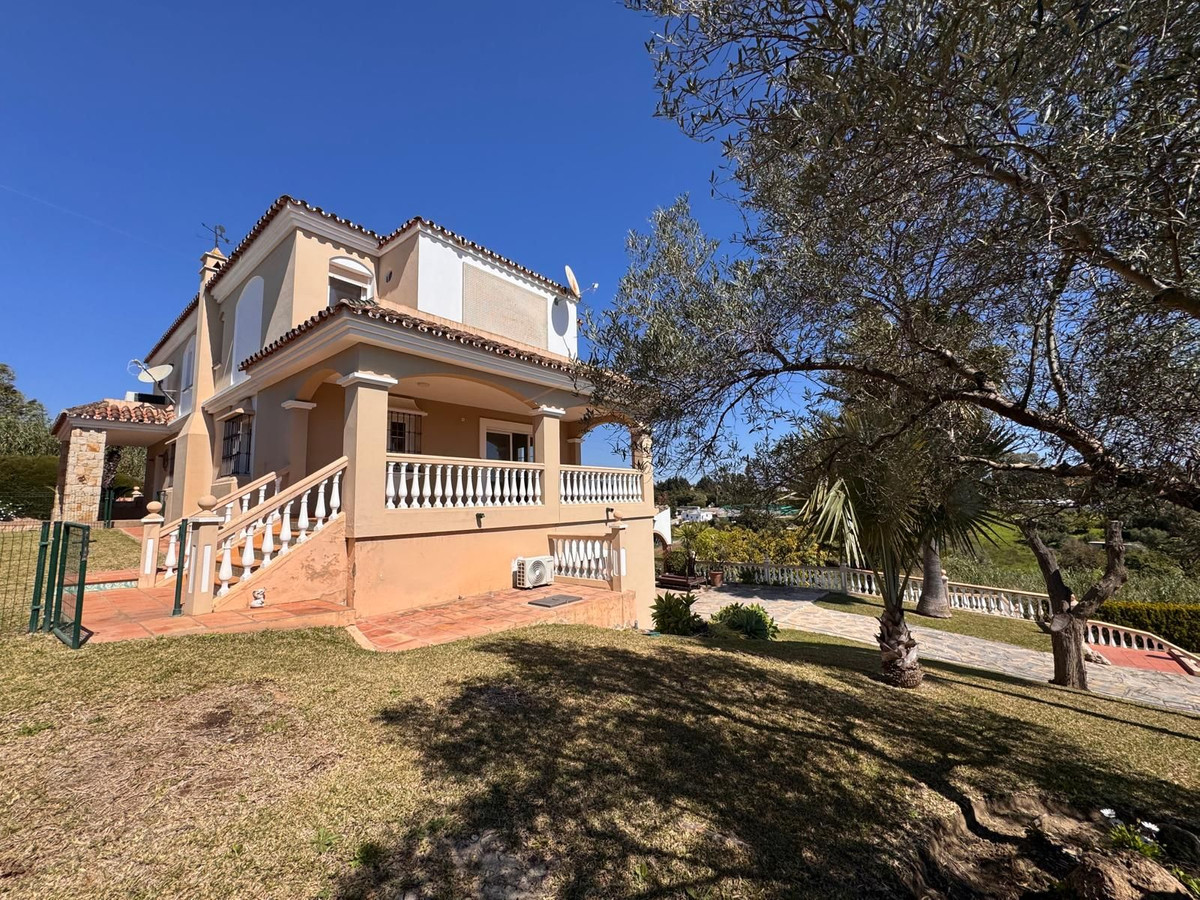 4 Bed Townhouse for sale in Estepona Costa Del Sol, Málaga, Spain
