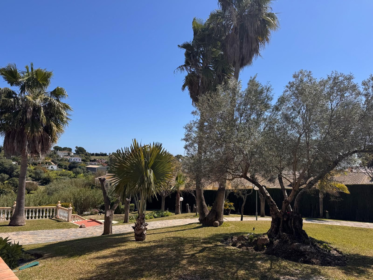 4 Bed Townhouse for sale in Estepona Costa Del Sol, Málaga, Spain