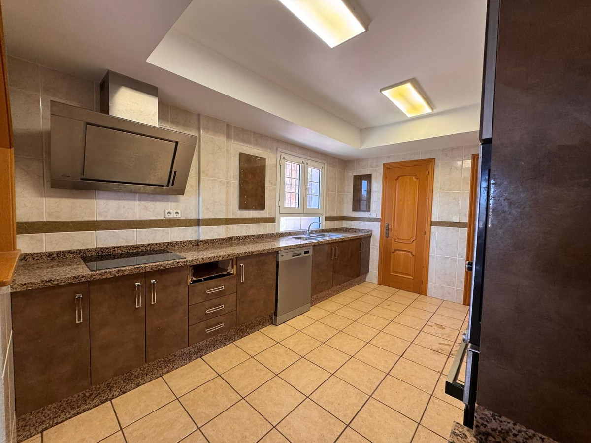 4 Bed Townhouse for sale in Estepona Costa Del Sol, Málaga, Spain