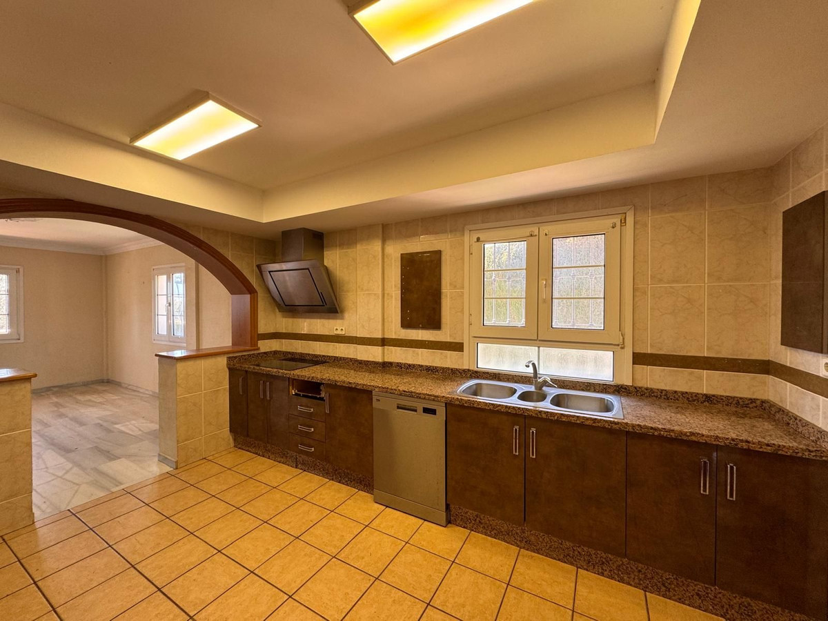 4 Bed Townhouse for sale in Estepona Costa Del Sol, Málaga, Spain