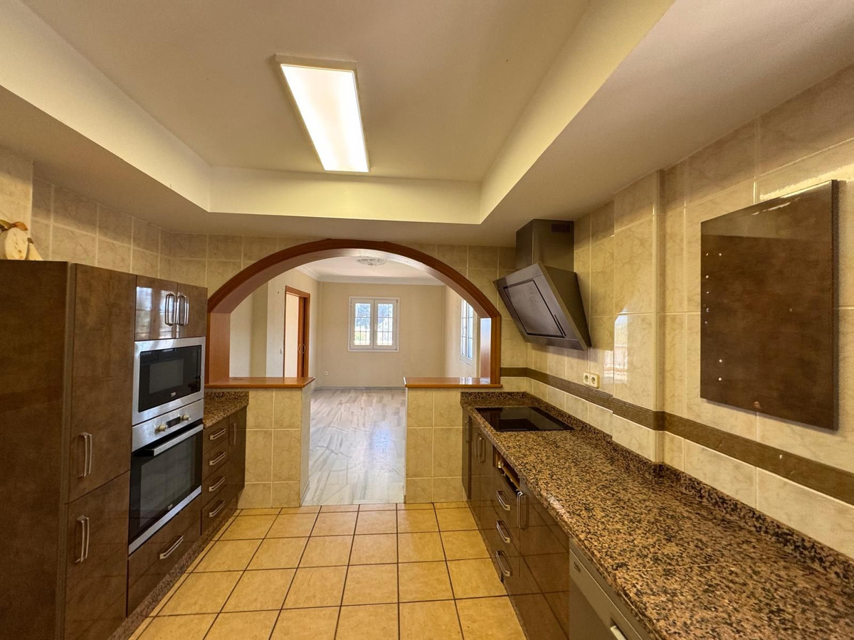 4 Bed Townhouse for sale in Estepona Costa Del Sol, Málaga, Spain