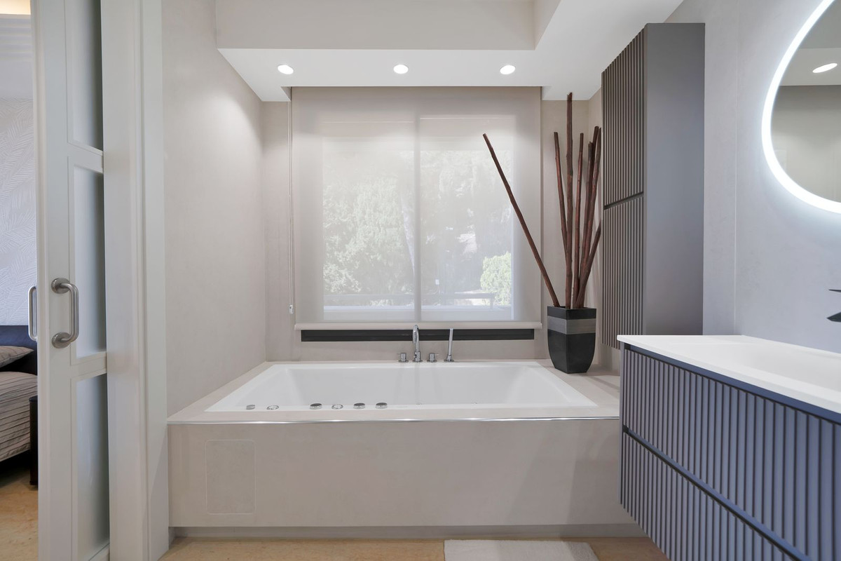 3 Bed Apartment for sale in Nueva Andalucía Costa Del Sol, Málaga, Spain