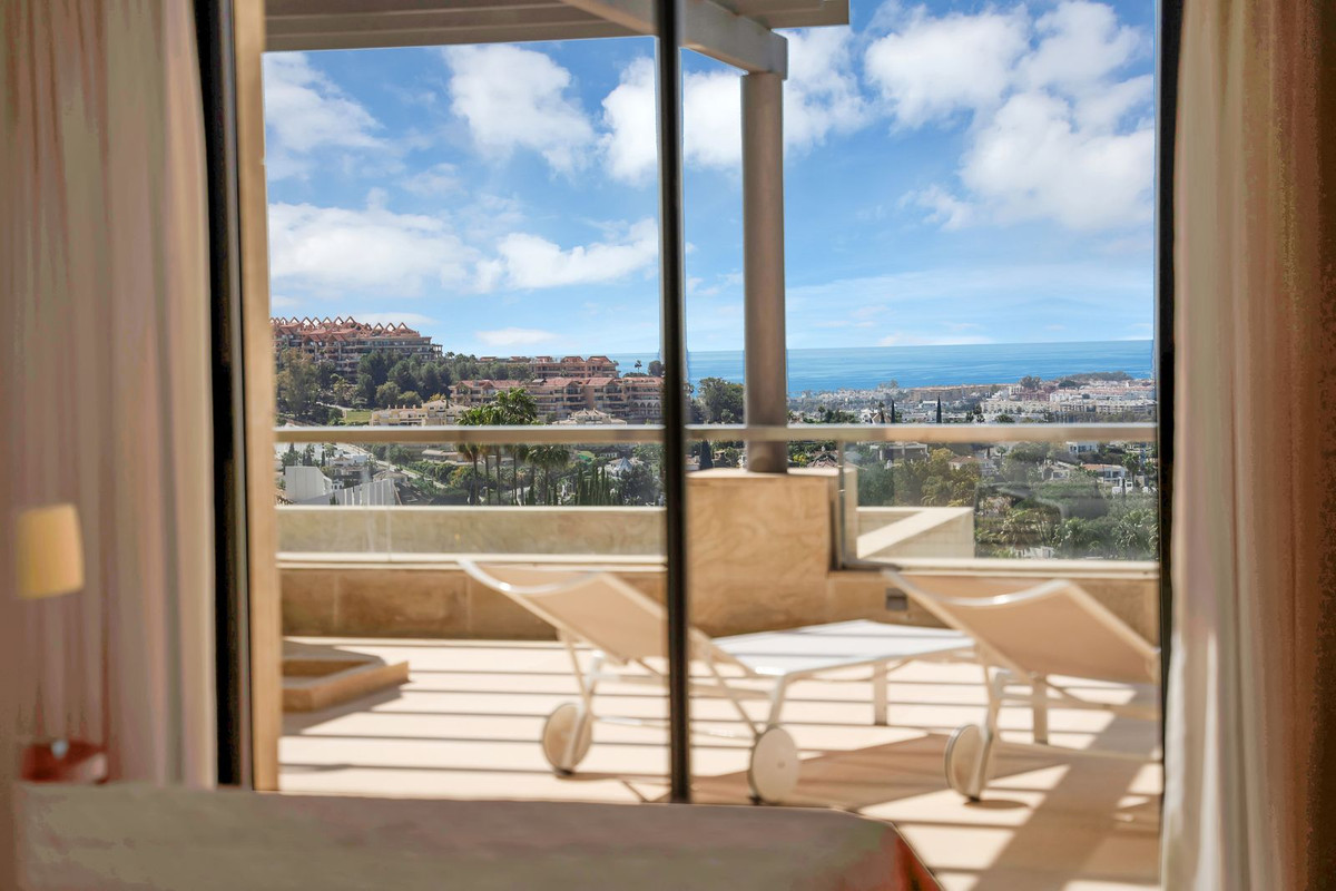 3 Bed Apartment for sale in Nueva Andalucía Costa Del Sol, Málaga, Spain