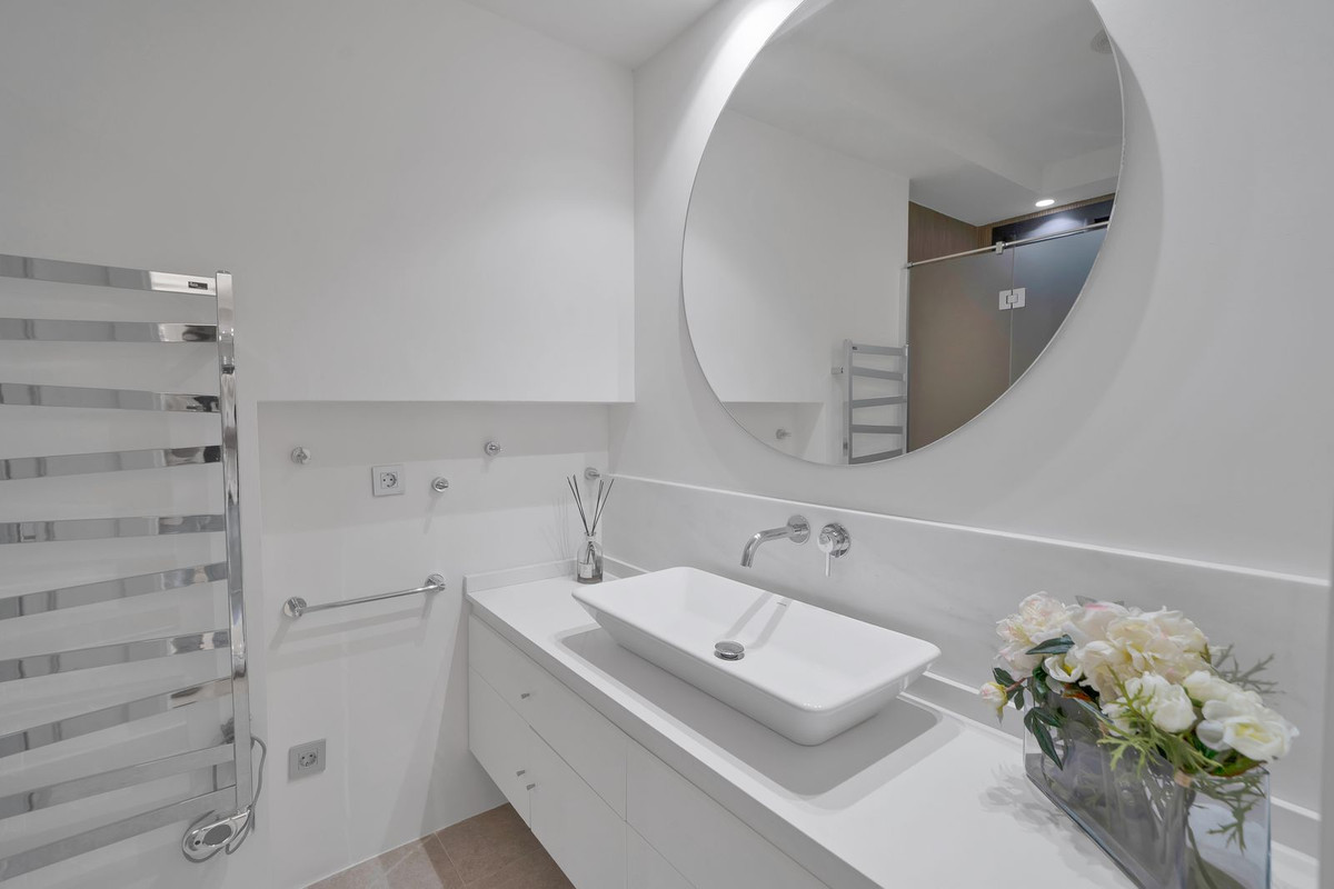 3 Bed Apartment for sale in Nueva Andalucía Costa Del Sol, Málaga, Spain