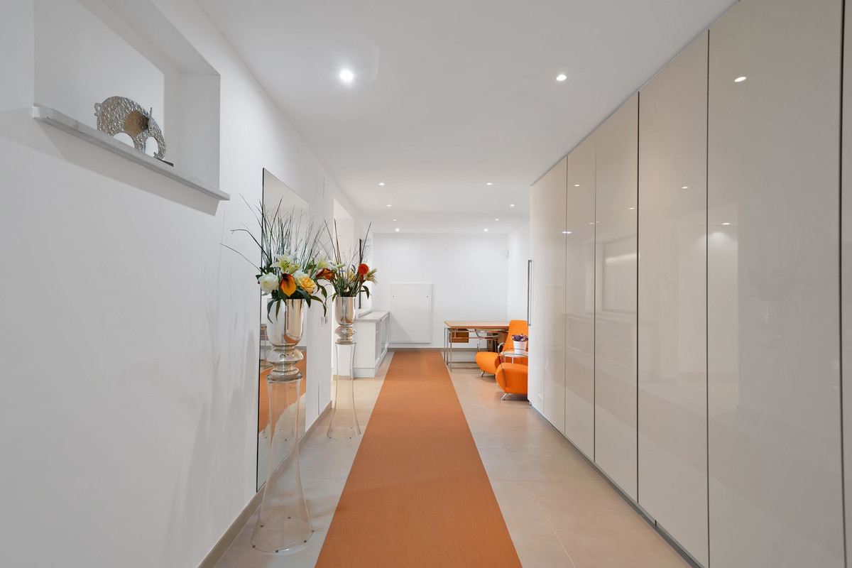 3 Bed Apartment for sale in Nueva Andalucía Costa Del Sol, Málaga, Spain