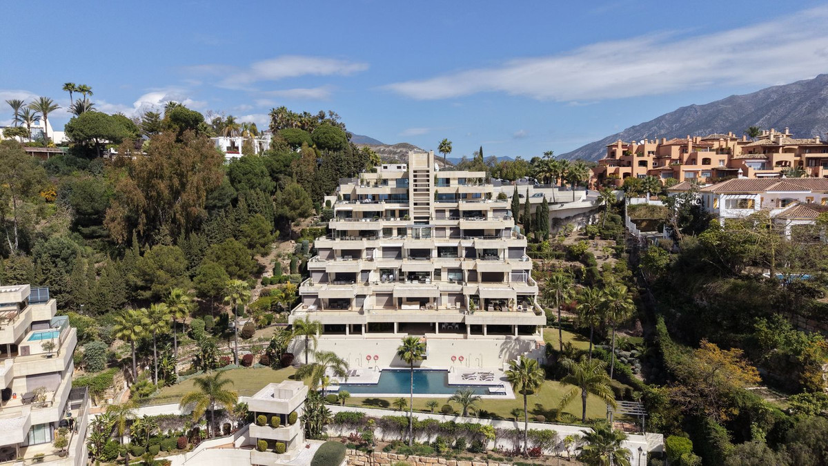 3 Bed Apartment for sale in Nueva Andalucía Costa Del Sol, Málaga, Spain