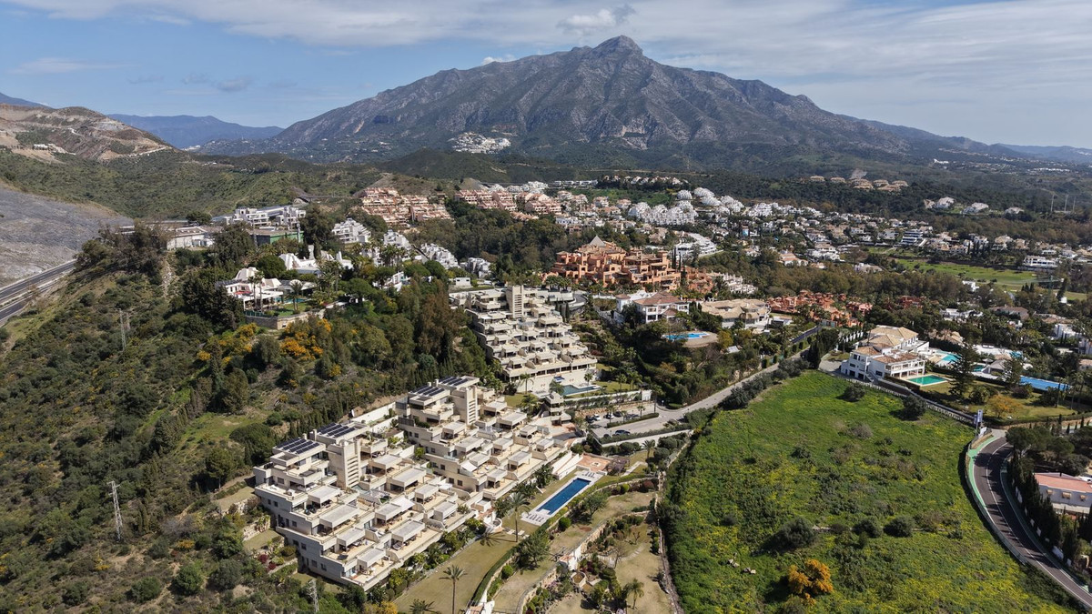 3 Bed Apartment for sale in Nueva Andalucía Costa Del Sol, Málaga, Spain