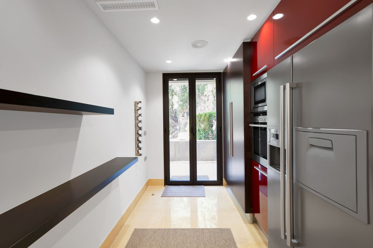 3 Bed Apartment for sale in Nueva Andalucía Costa Del Sol, Málaga, Spain