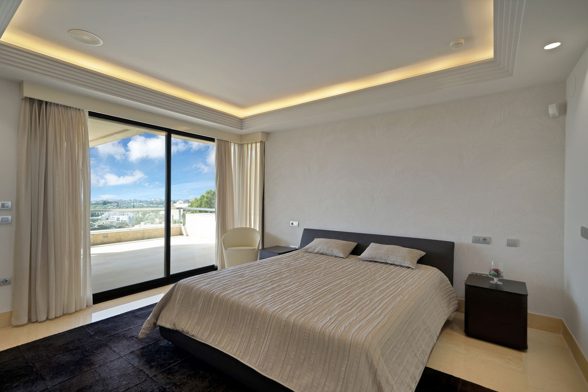 3 Bed Apartment for sale in Nueva Andalucía Costa Del Sol, Málaga, Spain