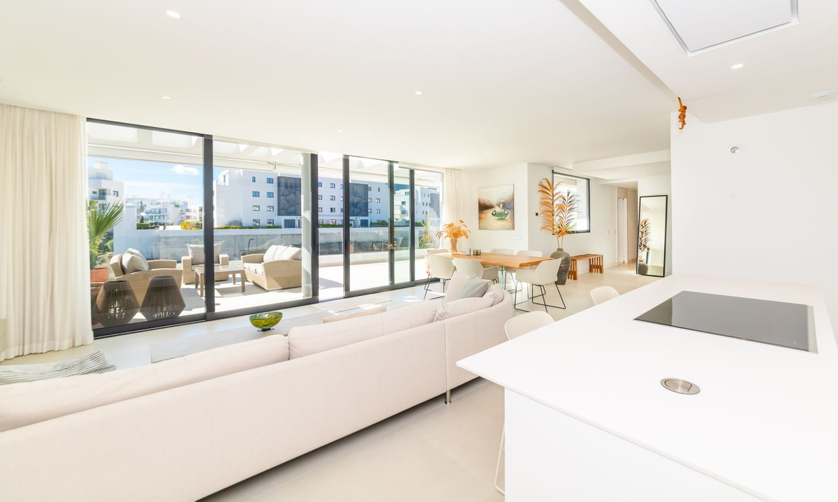 3 Bed Apartment for sale in Fuengirola Costa Del Sol, Málaga, Spain