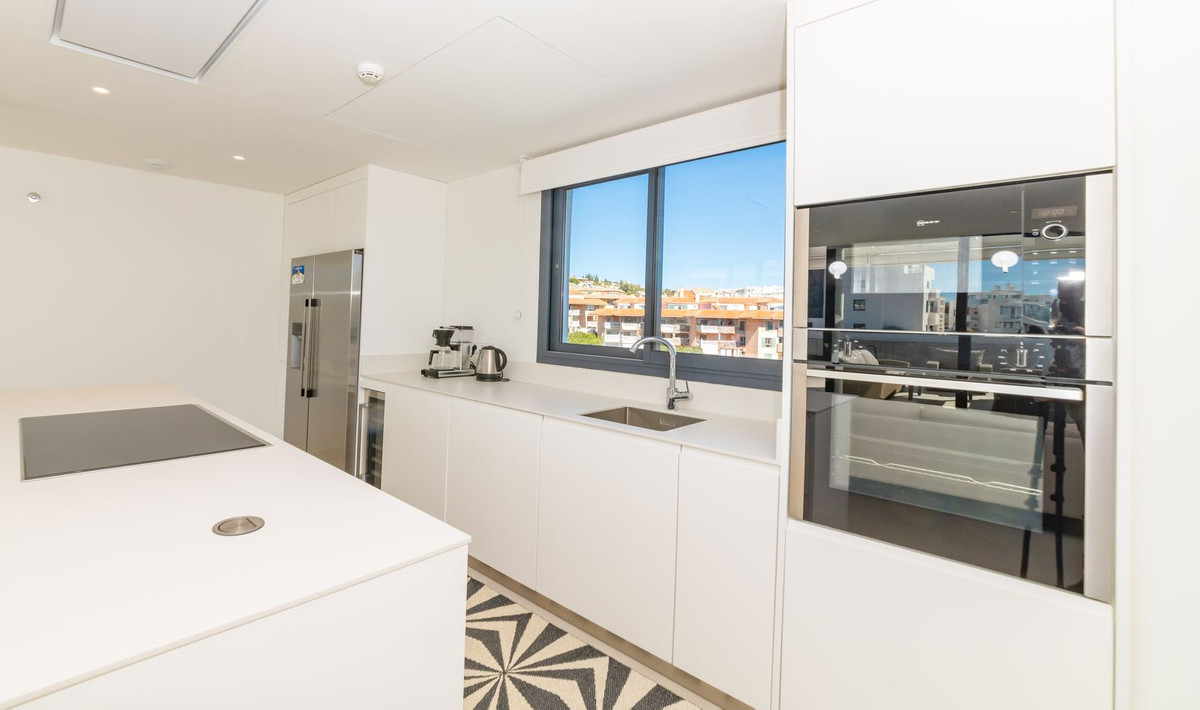 3 Bed Apartment for sale in Fuengirola Costa Del Sol, Málaga, Spain