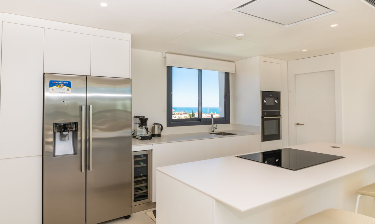 3 Bed Apartment for sale in Fuengirola Costa Del Sol, Málaga, Spain