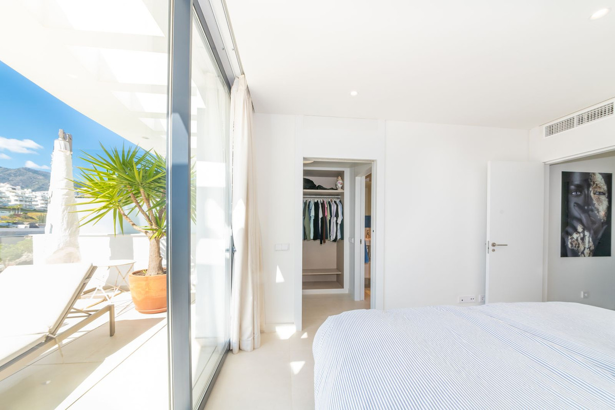 3 Bed Apartment for sale in Fuengirola Costa Del Sol, Málaga, Spain