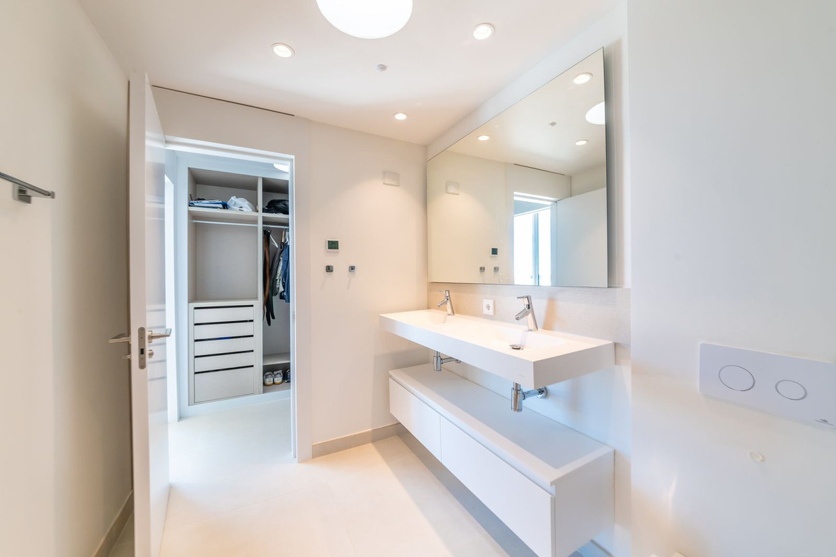 3 Bed Apartment for sale in Fuengirola Costa Del Sol, Málaga, Spain