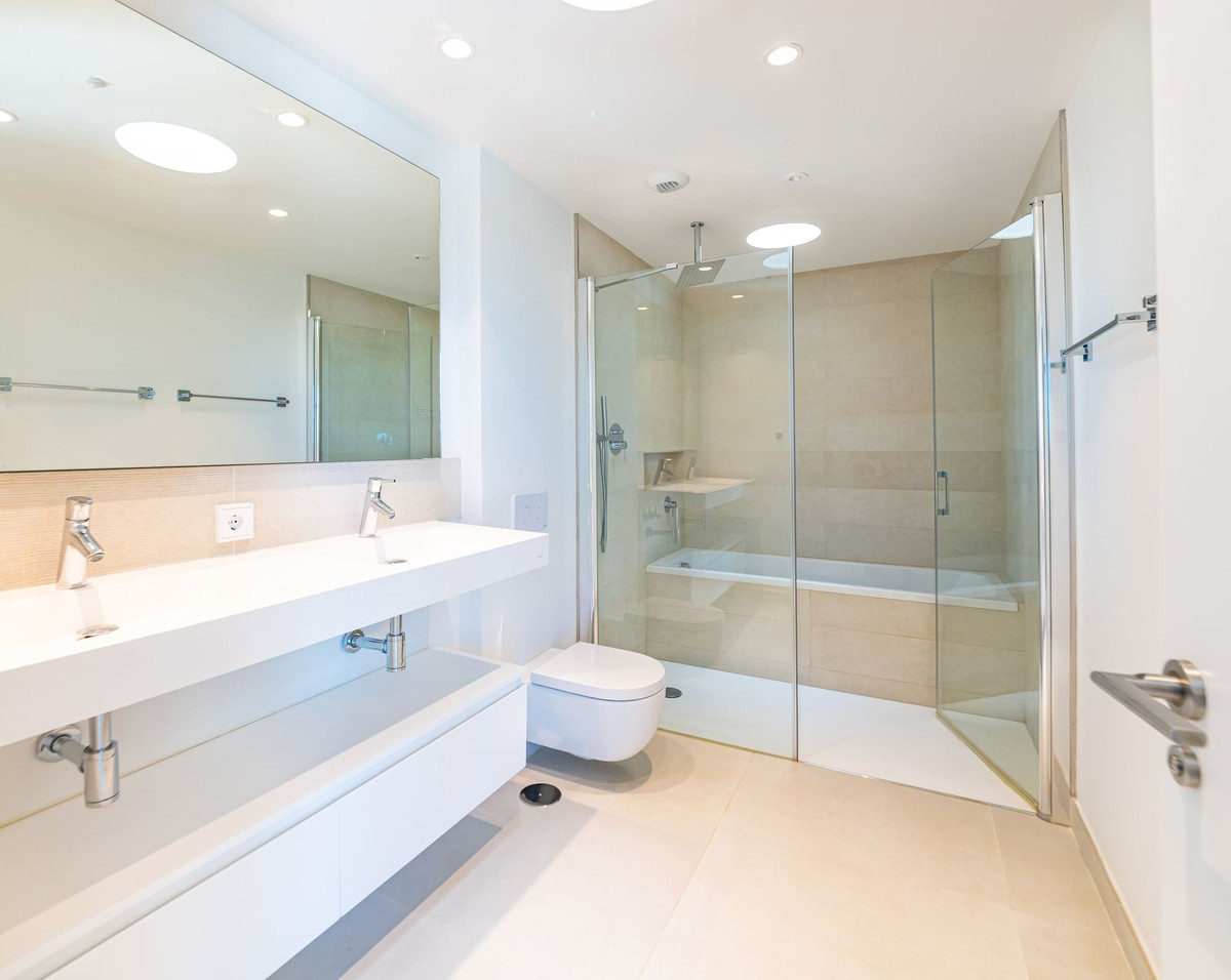3 Bed Apartment for sale in Fuengirola Costa Del Sol, Málaga, Spain