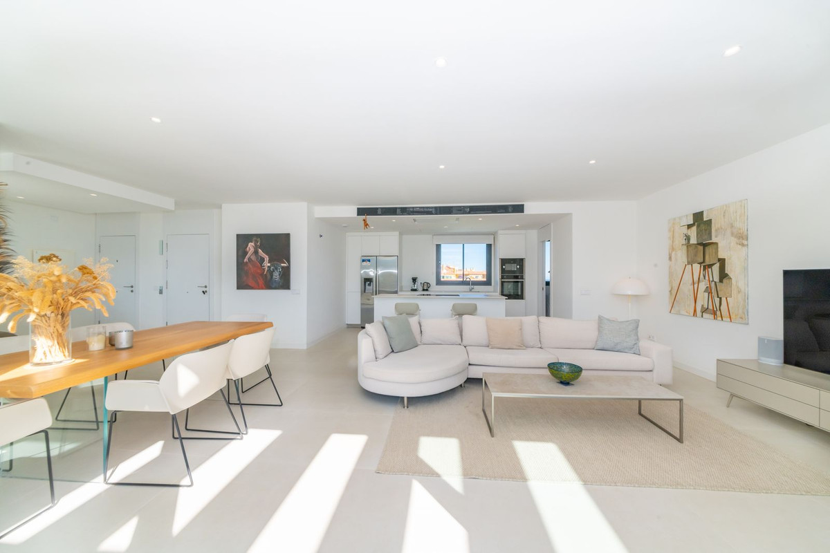 3 Bed Apartment for sale in Fuengirola Costa Del Sol, Málaga, Spain