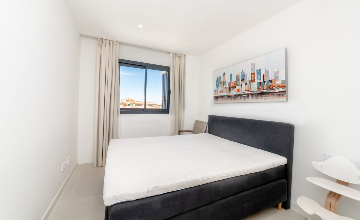 3 Bed Apartment for sale in Fuengirola Costa Del Sol, Málaga, Spain
