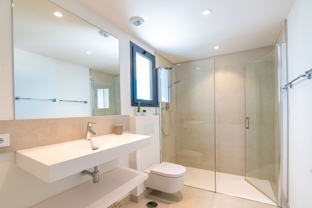 3 Bed Apartment for sale in Fuengirola Costa Del Sol, Málaga, Spain