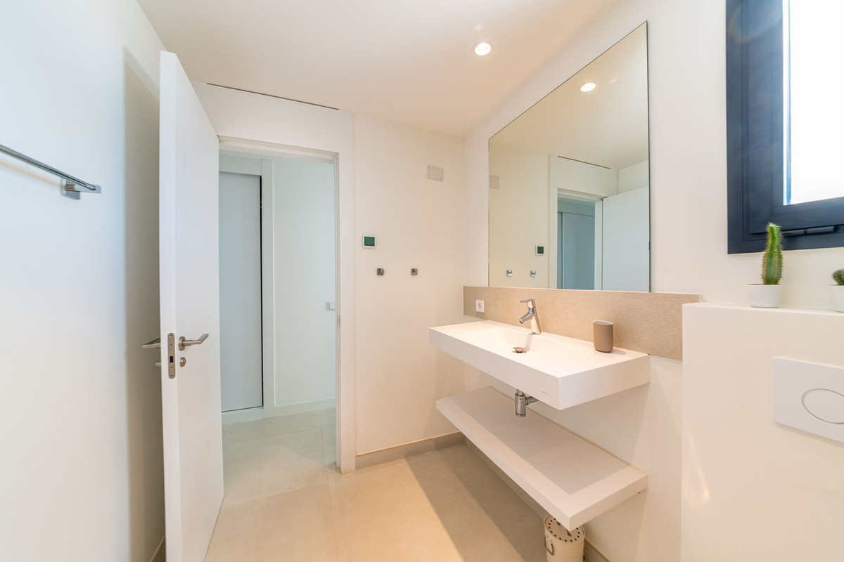 3 Bed Apartment for sale in Fuengirola Costa Del Sol, Málaga, Spain