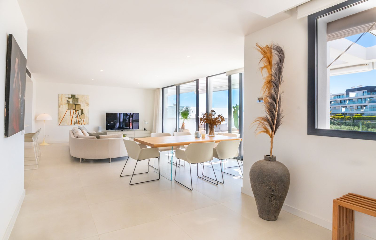 3 Bed Apartment for sale in Fuengirola Costa Del Sol, Málaga, Spain