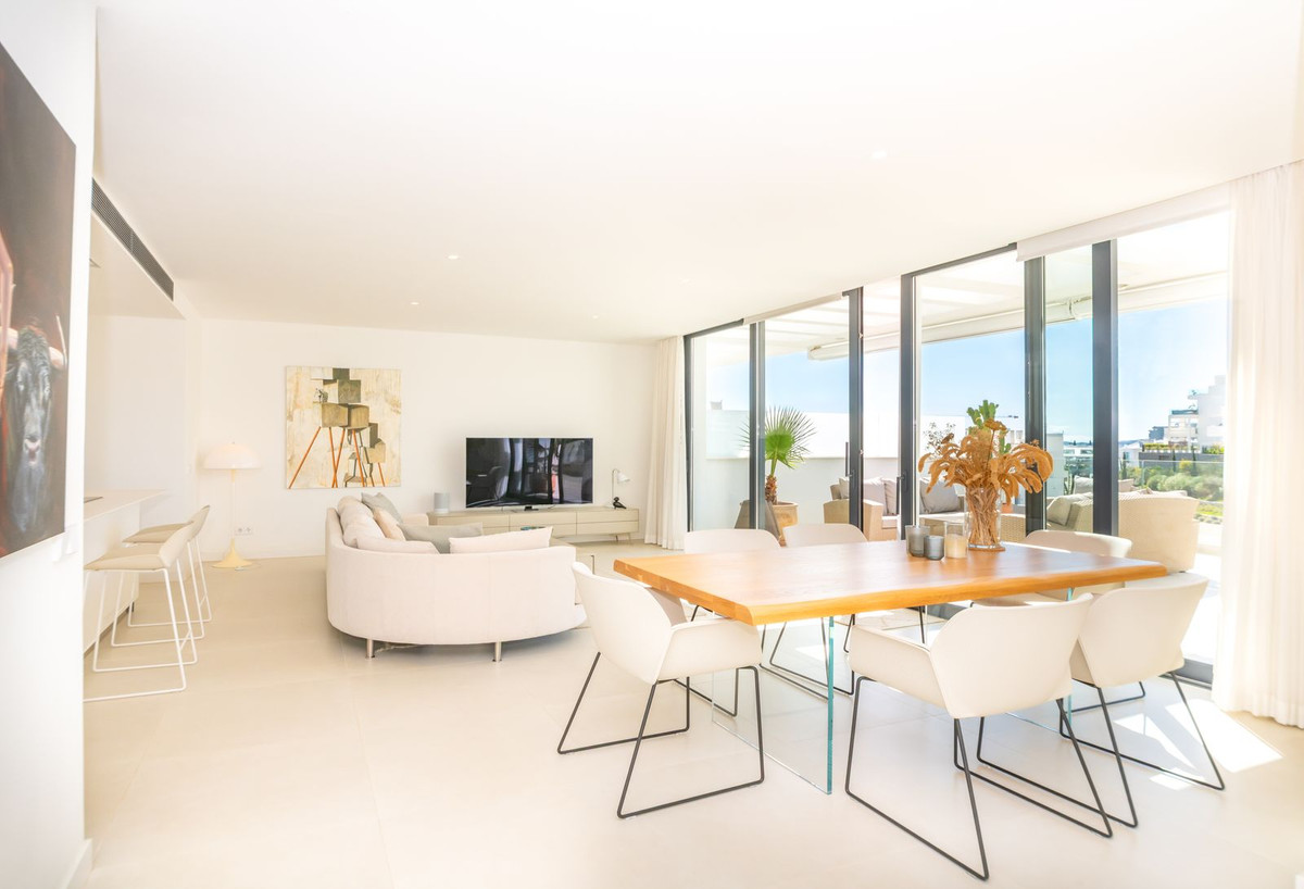 3 Bed Apartment for sale in Fuengirola Costa Del Sol, Málaga, Spain