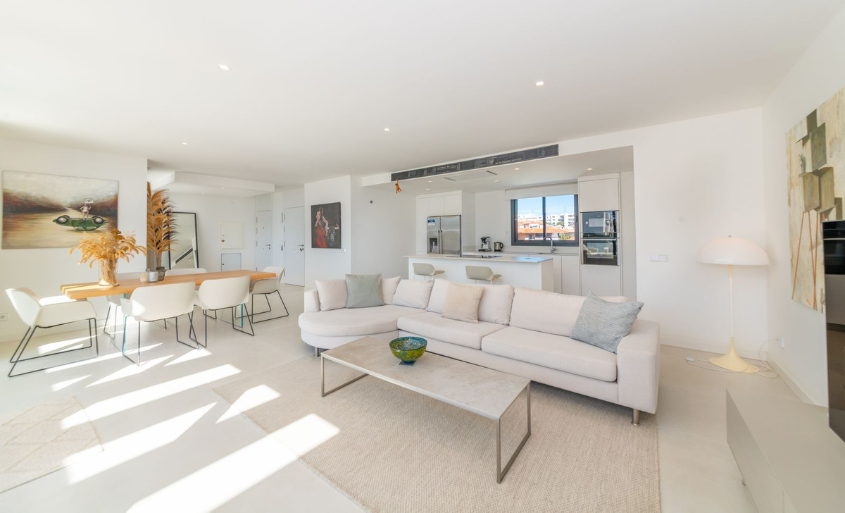 3 Bed Apartment for sale in Fuengirola Costa Del Sol, Málaga, Spain