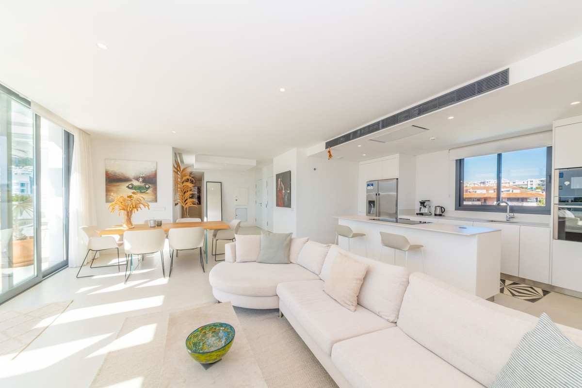 3 Bed Apartment for sale in Fuengirola Costa Del Sol, Málaga, Spain
