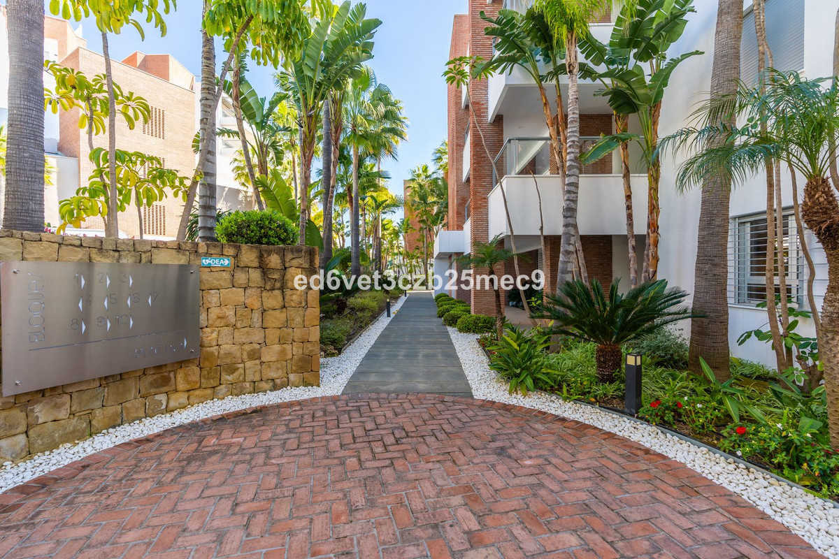 3 Bed Apartment for sale in Los Arqueros Costa Del Sol, Málaga, Spain