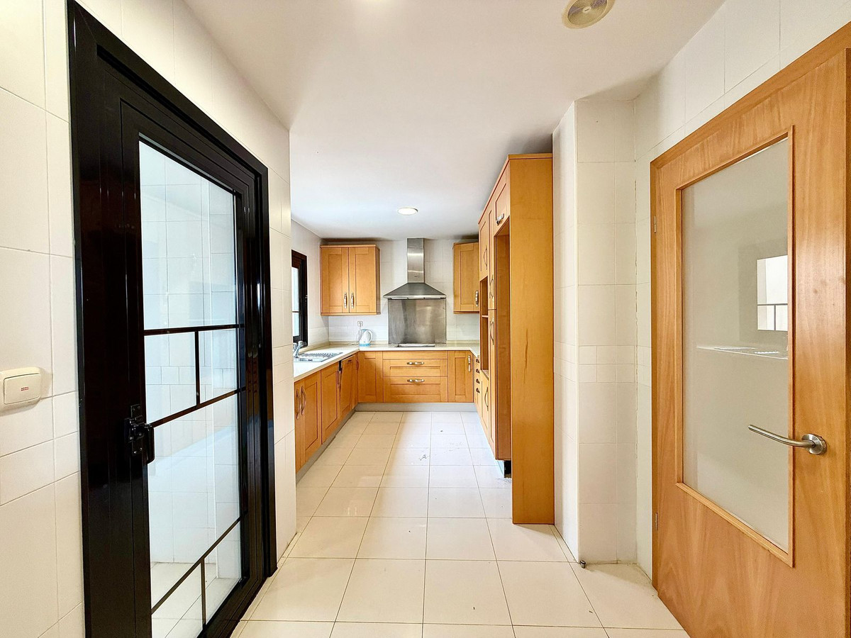 4 Bed Apartment for sale in Puerto Banús Costa Del Sol, Málaga, Spain
